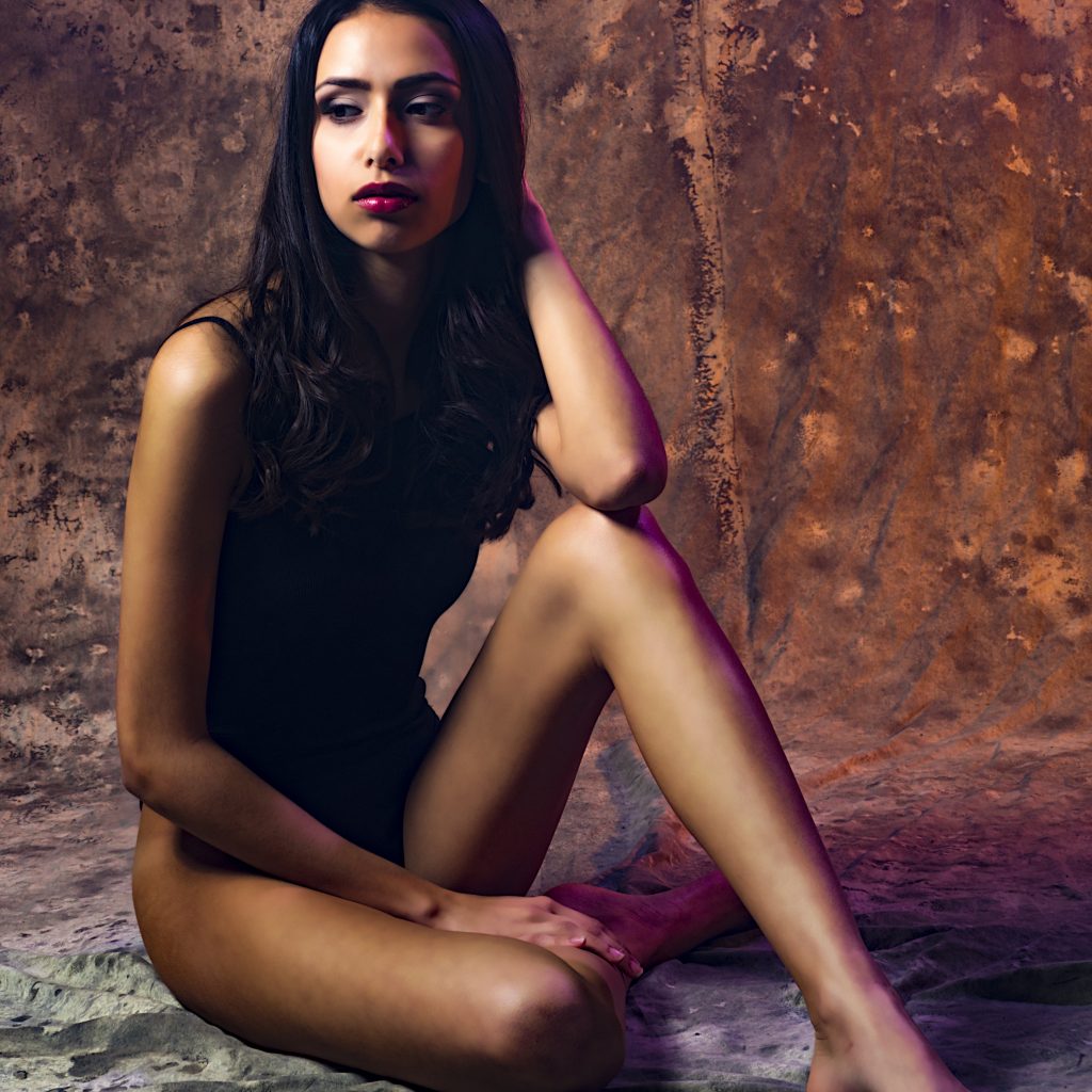 mannequin oriental assis